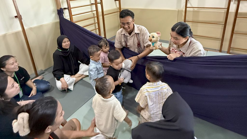 Anak Baby Class belajar dan bermain bersama Parents di Indoor Playground